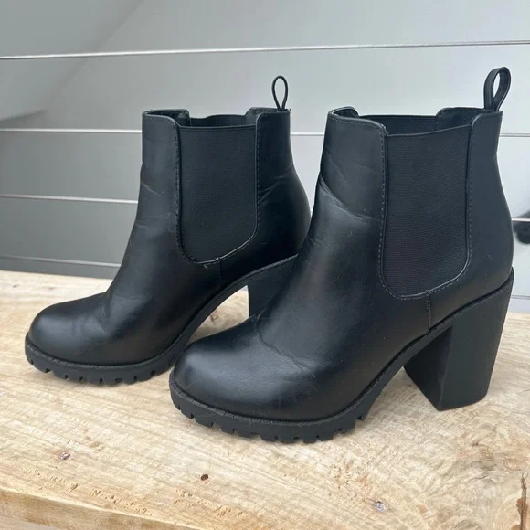 Soda Black Chunky Chelsea Combat Boots Lug Sole Pull On Ankle Boots | Size 9 - Picture 3 of 9